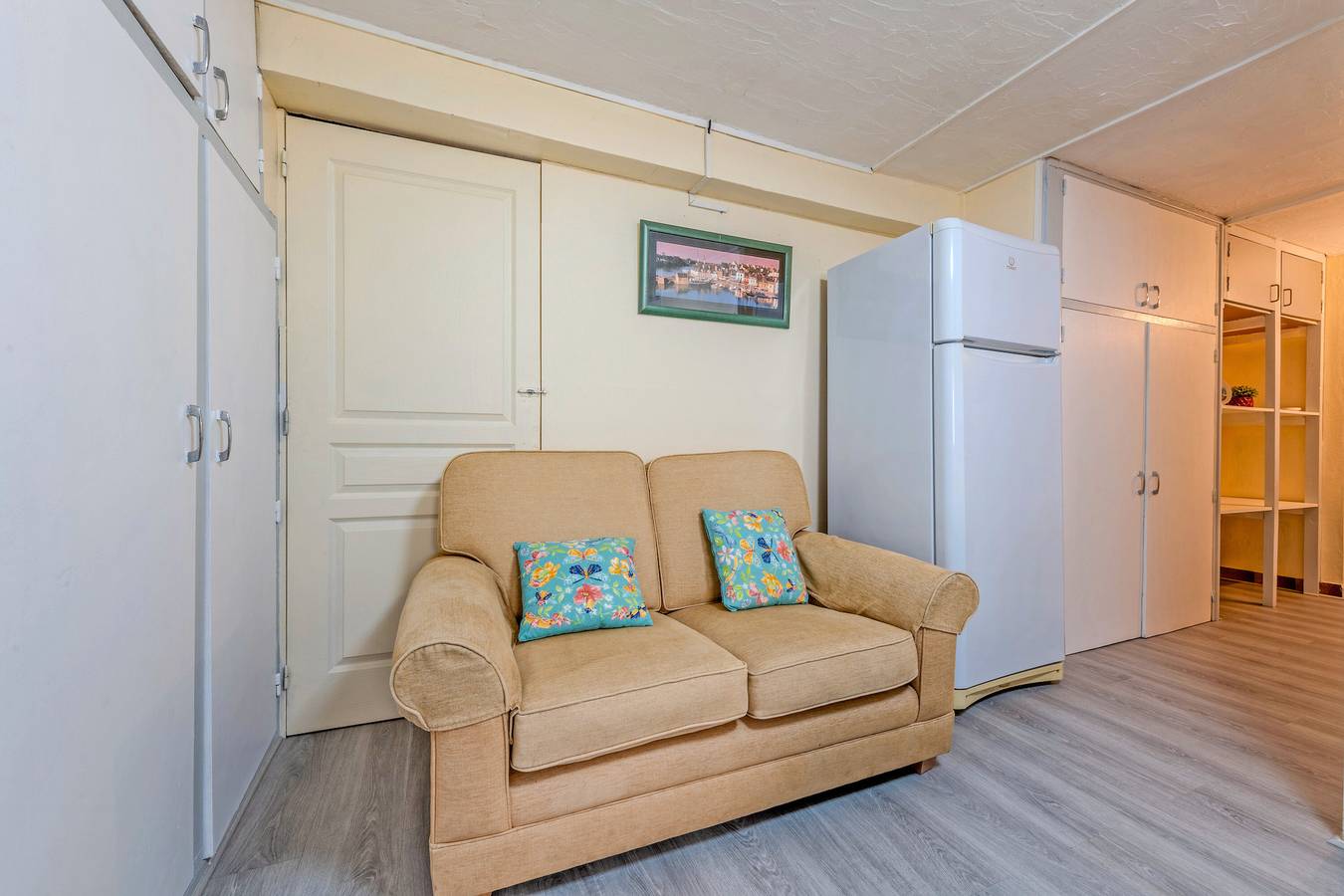 Appartement entier, Appartement 'Location Meublé Ty Kim' avec terrasse partagée et Wi-Fi in Le Folgoët, Région de Brest