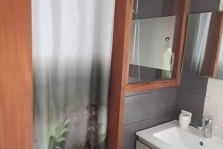 Location de vacances pour 2 personnes, avec terrasse et jardin à Asnières-la-Giraud - 4