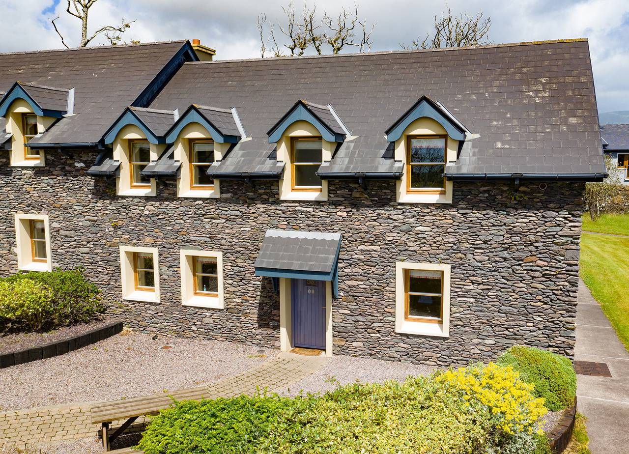 Dingle Courtyard Cottages (4 Bed - Sleeps 8) in Dingle Peninsula