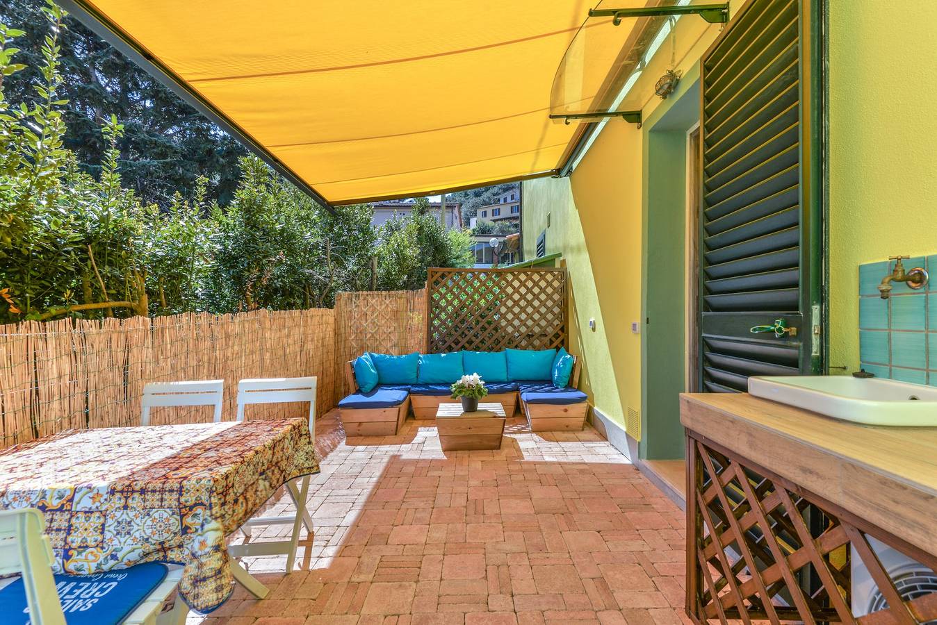 Appartamento intero, Casa Minnie: Appartamento con terrazza privata, Wi-Fi e aria condizionata in Cavo, Isola d'Elba