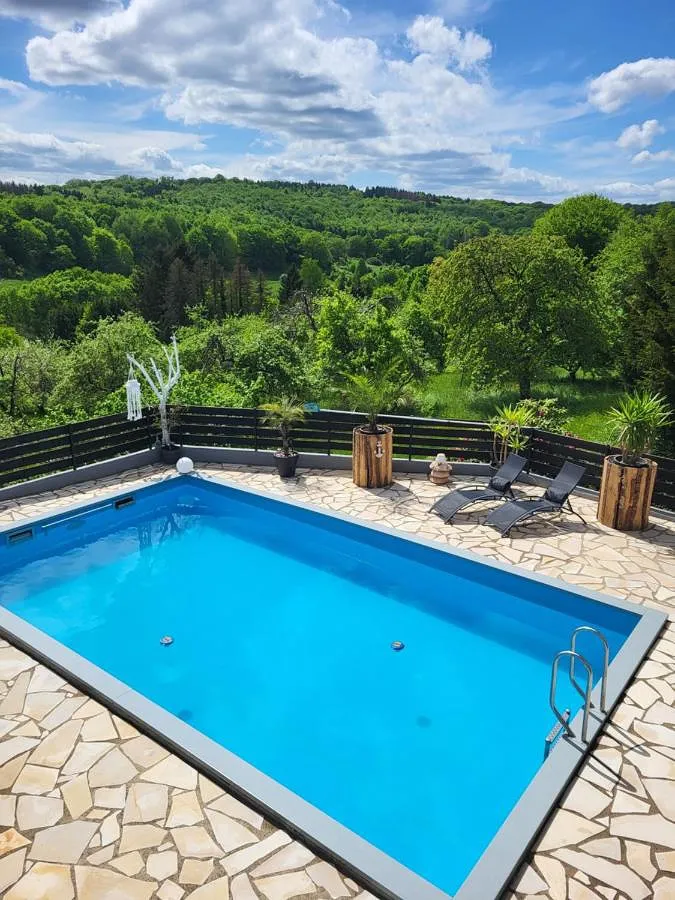 Apartamento de vacaciones para 5 personas, con piscina además de vistas y jardín - 1