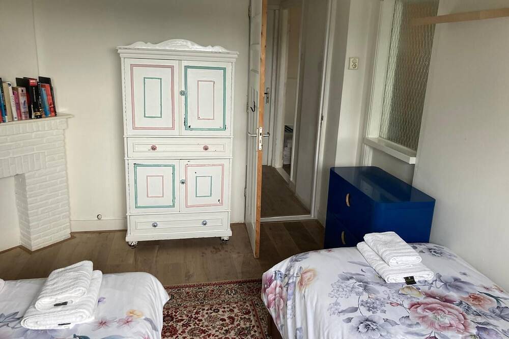 Ganze Wohnung, Family and pet-friendly Hague home, steps to the harbor and the beach :) in Scheveningen, Den Haag