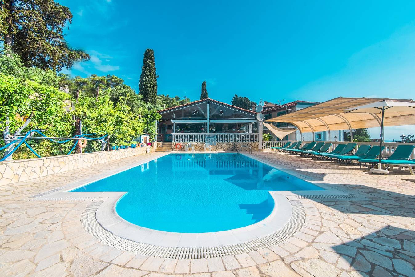 Geheel appartement, Familieappartement met zeezicht en gedeeld zwembad in Achilleio, Corfu