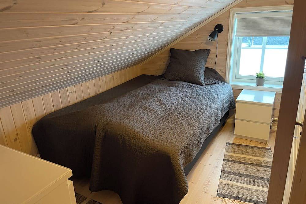 Lovely and well equipped home with outdoor Bbq, ready for hiking in Seljestad. in Odda