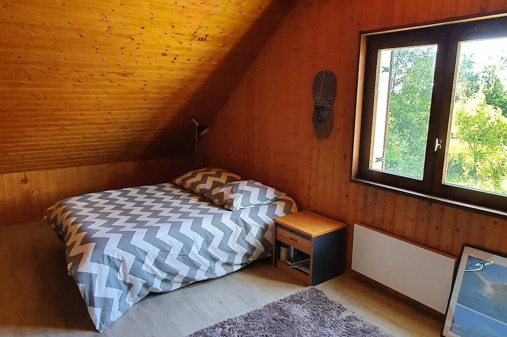 Room with private bathroom in country house in Serley, Louhans region