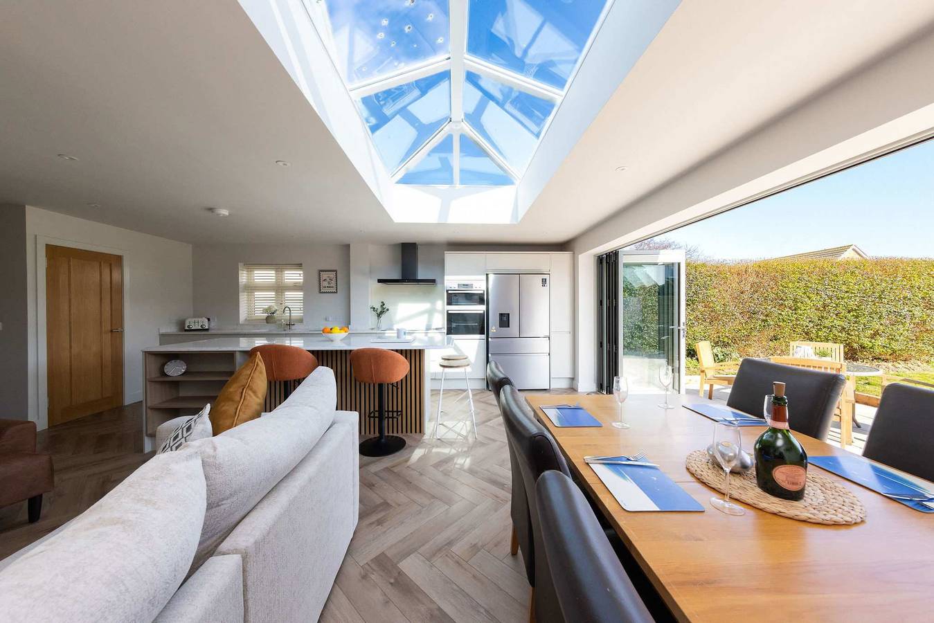 Stylish Coastal 3Bd Bungalow with Garden in West Wittering, West Sussex