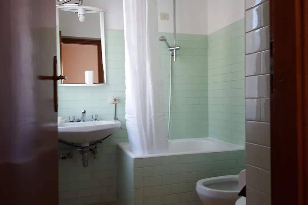 Apartamento entero, Luminoso apartamento cerca de las pistas de esquí, en zona céntrica in Ponte di Legno, Valtellina