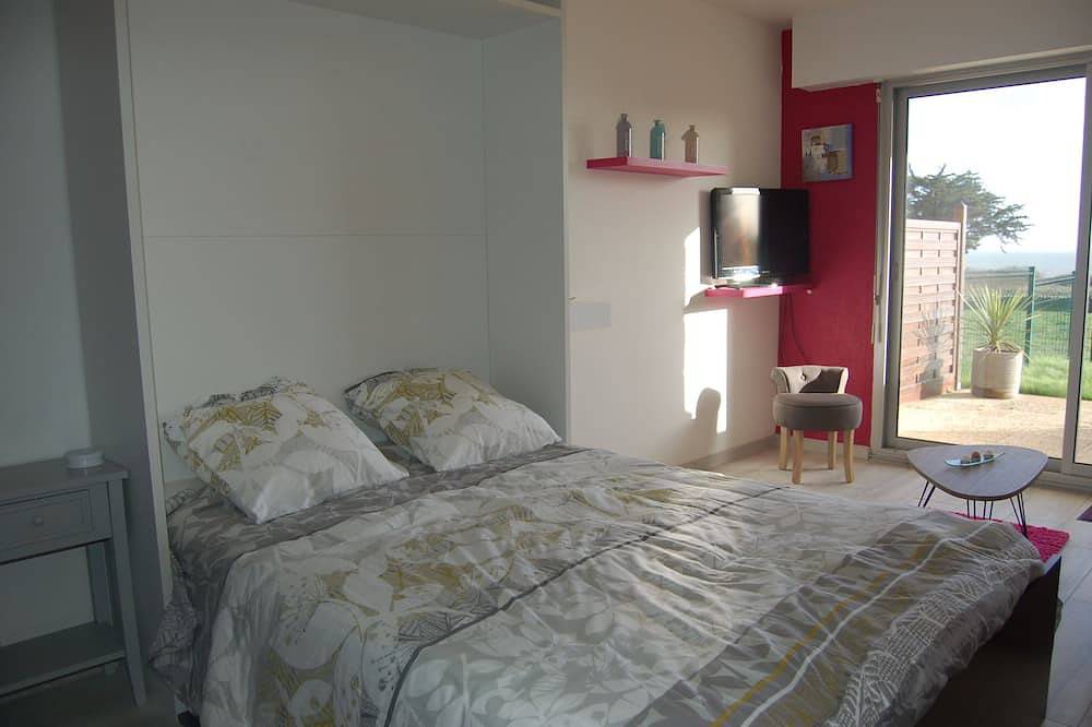 Appartement entier, Studio neuf vue mer panoramique à 180° sur la  baie de Quiberon et accès plage in Saint-Pierre-Quiberon, Côte des Mégalithes