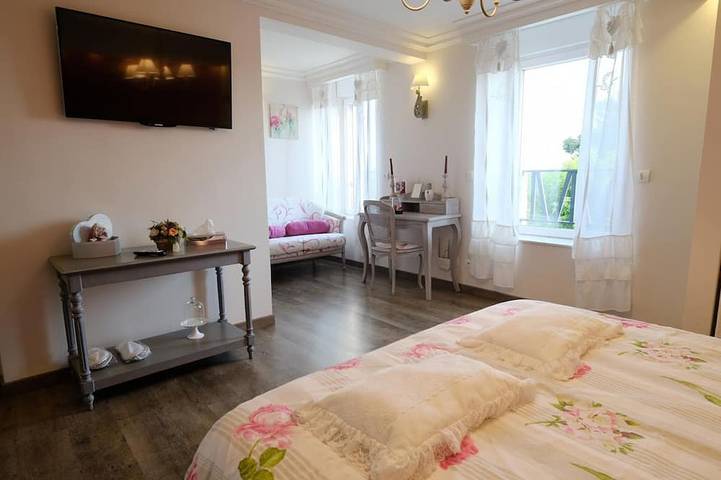 Gîte pour 10 personnes, avec jardin à Dragey-Ronthon - 4