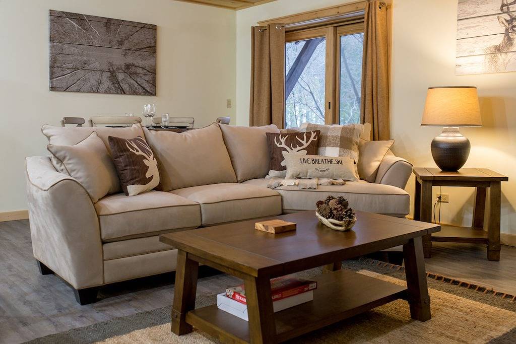 Ganze Wohnung, Beautiful 2-bedroom with private outdoor space. 5min walk to Main Street. in Lake Placid, Adirondack Mountains