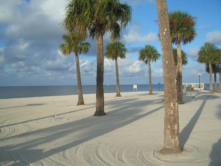 Vacation rental for 6 people, with yard in Spring Hill