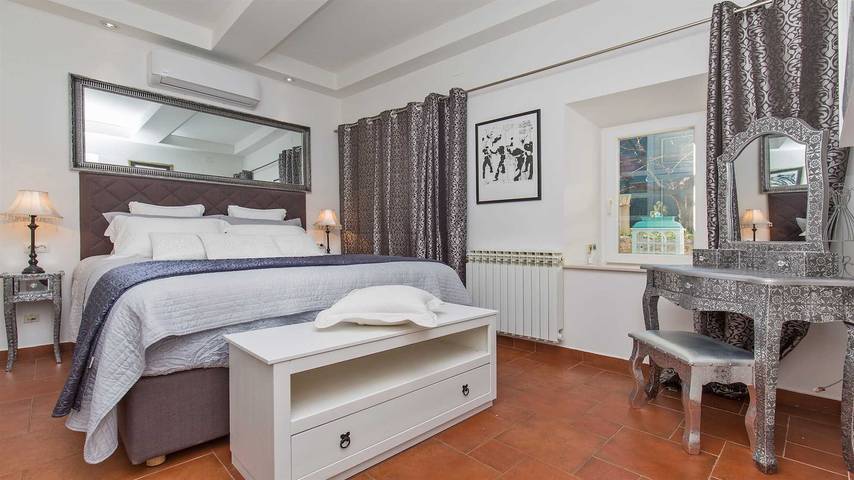 Villa pour 9 personnes, avec terrasse et piscine à Srebreno - 4