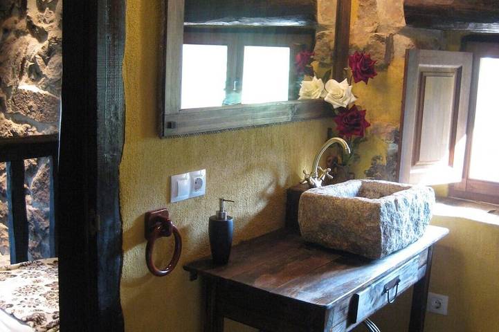 Charmantes Ferienhaus in den Tälern Pasiegos. Atemberaubende Aussicht auf die Berge. in La Pedrosa, San Roque de Riomiera