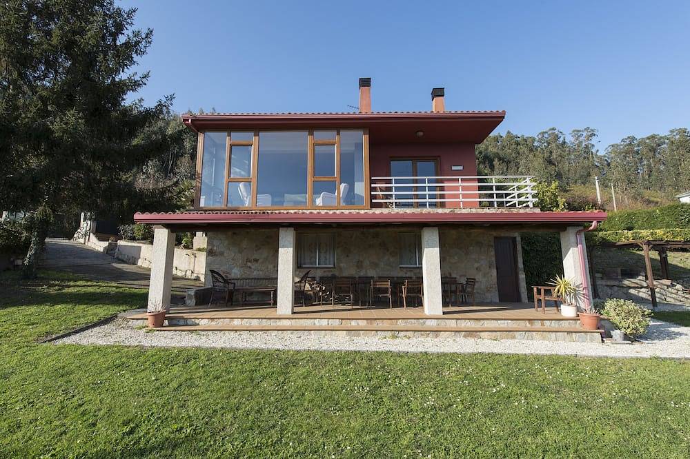 ... en el campo pero muy cerquita de Coruña in Culleredo, Costa de Galicia