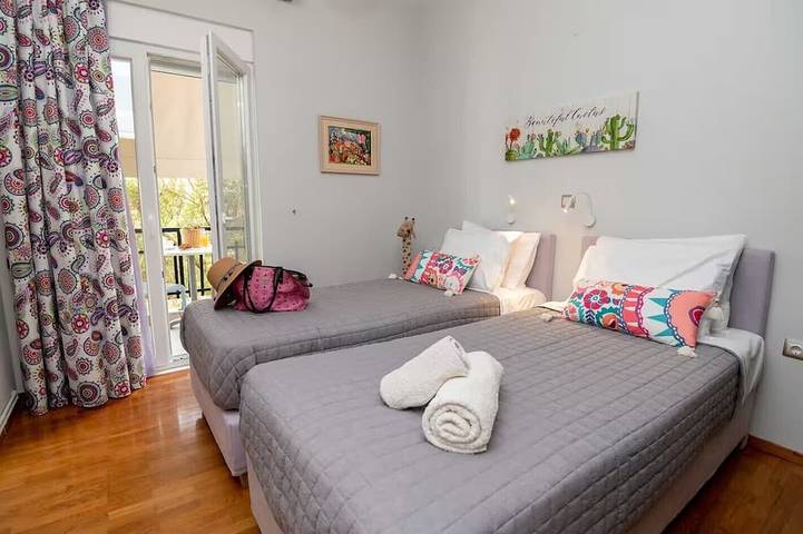 Lovely beachfront two bedrooms apartment- Blue Lady in Rethymno (City), Rethymno en omgeving