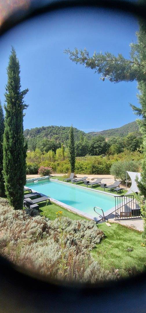 Location de vacances pour 9 personnes, avec piscine ainsi que jardin et terrasse à Propiac - 3