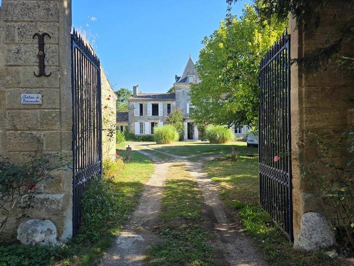 Location de vacances pour 13 personnes, avec vue et balcon à Virsac - 2