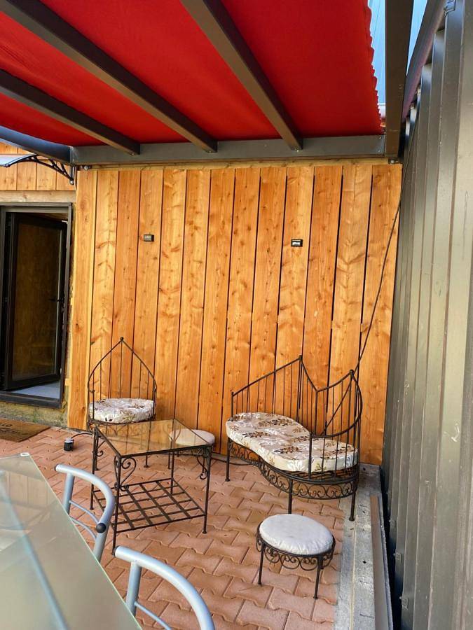 Location de vacances pour 4 personnes, avec terrasse à Olby - 2