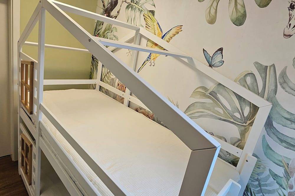 Ganze Wohnung, 3 Zi.-Ferienwohnung mit Wlan im 1. Og - Mh6 in Markgrafenheide, Rostock