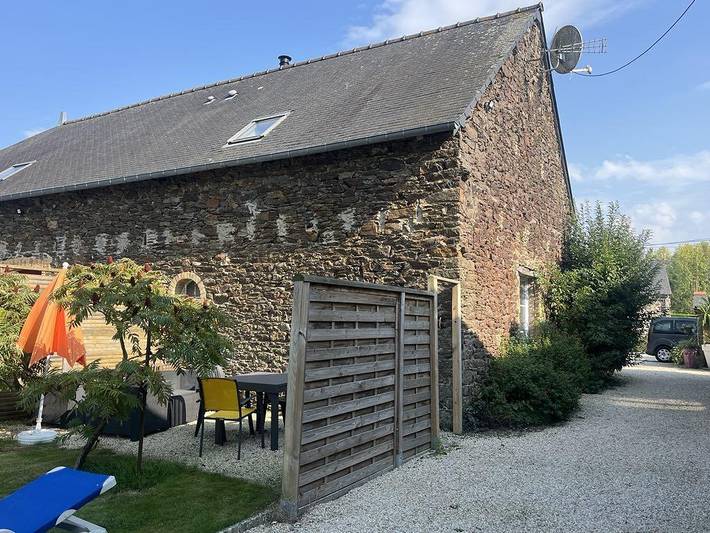 Gîte für 2 Personen, mit Terrasse und Garten sowie Pool und Ausblick in La Fresnais