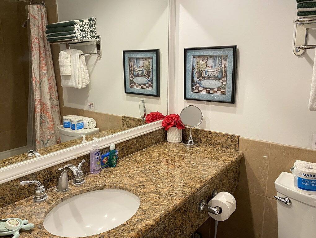 Ganze Wohnung, Palms 7th floor studio Sleeps 4 Guests above Pool in Waikiki Beach, Honolulu