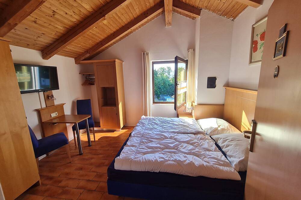 Ganze Wohnung, Über den Wolken, 18qm bis max. 2 Personen in Rosenheim, Oberbayern