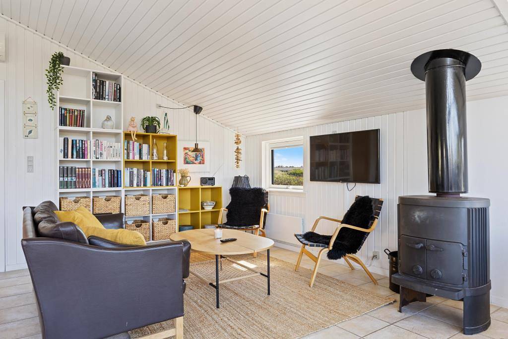 Renoviertes, strandnahes Sommerhaus für 8 Personen mit Sauna in Bjerregård, Holmsland Klit