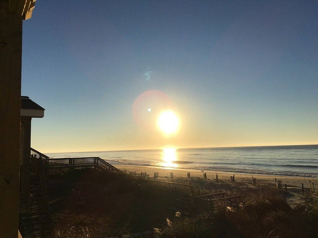 Oceanfront - innen und außen sonnig! in Holden Beach, Brunswick County