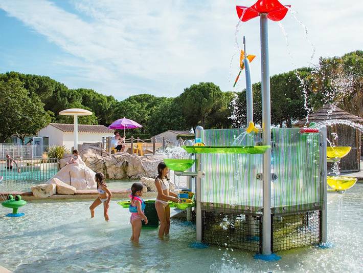 Camping pour 5 personnes, avec Terrasse et Bassin pour enfant