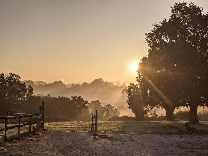 Gîte pour 2 personnes, avec terrasse et piscine ainsi que jardin et vue à Gourgé - 2