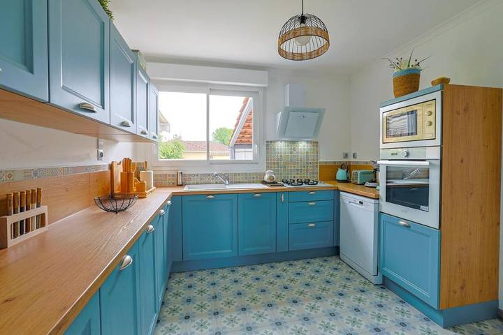 Location de vacances pour 8 personnes, avec terrasse ainsi que vue et jardin à Cognac - 2