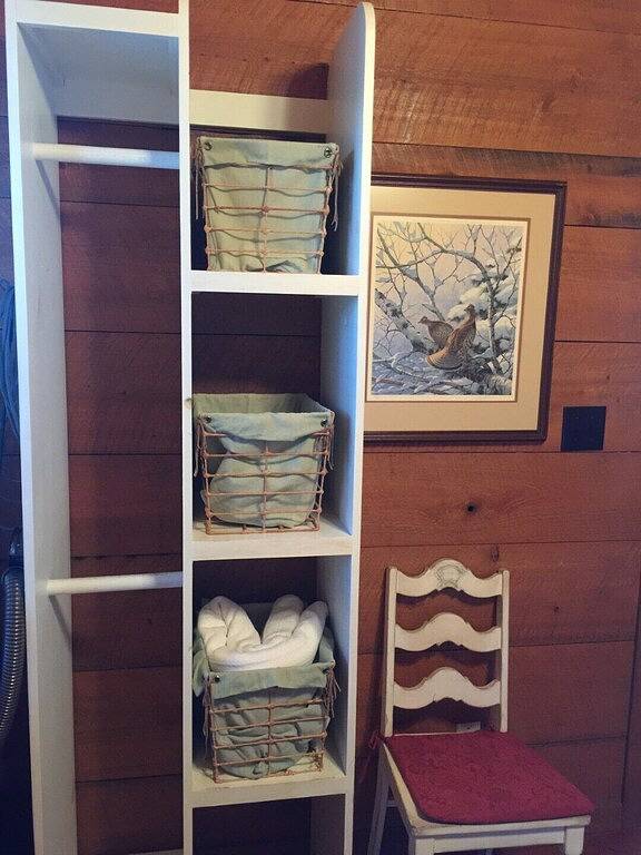 Romantische Felsenhütte, spektakuläre Aussicht auf den Fluss Frio, das Tal und die Bergkette in Concan, Uvalde County