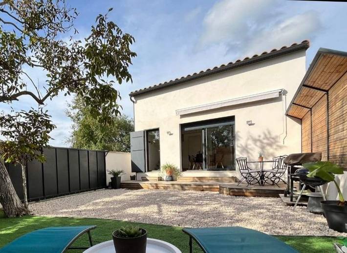 Gîte pour 4 personnes, avec terrasse et jardin