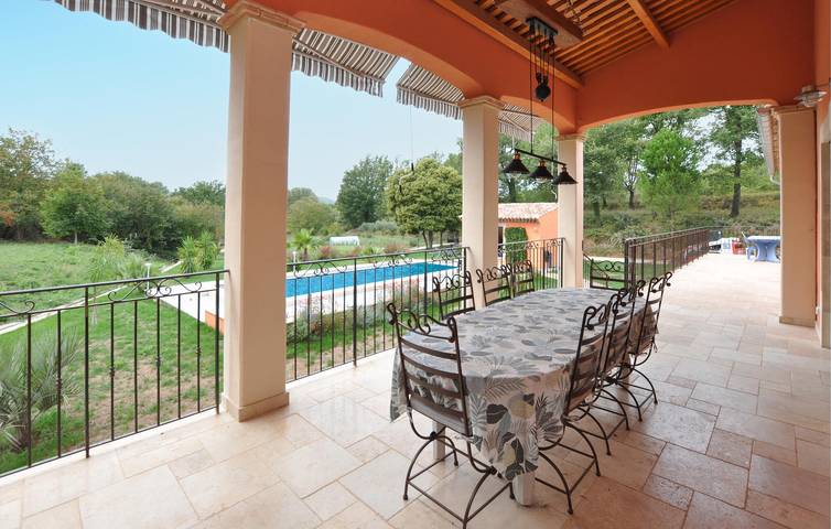 Location de vacances pour 6 personnes, avec piscine ainsi que terrasse et jardin à Villecroze - 2