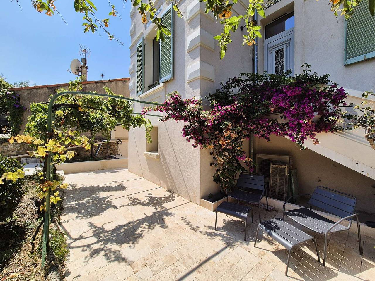 Elegante maison avec un beau jardin, à 150 m de la mer, climatisation, Wifi ... in Saint-Mandrier-sur-Mer, Côte méditerranéenne (France)