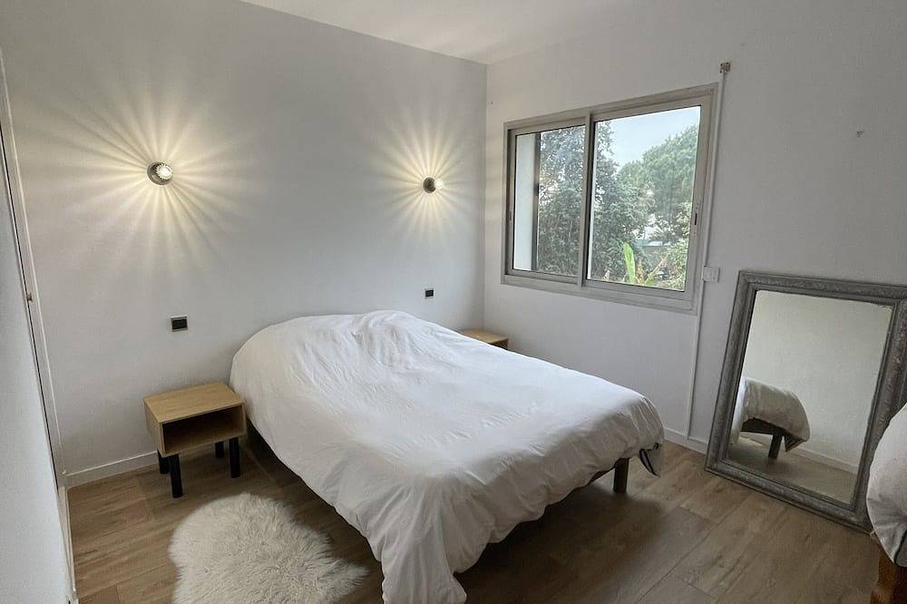 Appartement entier, Appartement 140m2, 3 chambres, à 5min des plages in Sainte-Marie-la-Mer, Côte d'Améthyste
