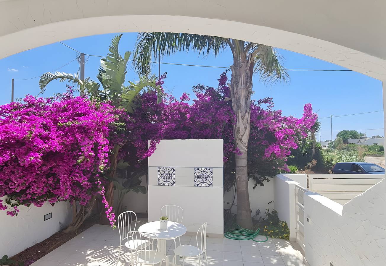 Apartamento entero, Apartamento 'Il Rosmarino' con jardín privado, Wi-Fi y aire acondicionado in Taviano, Golfo de Tarento