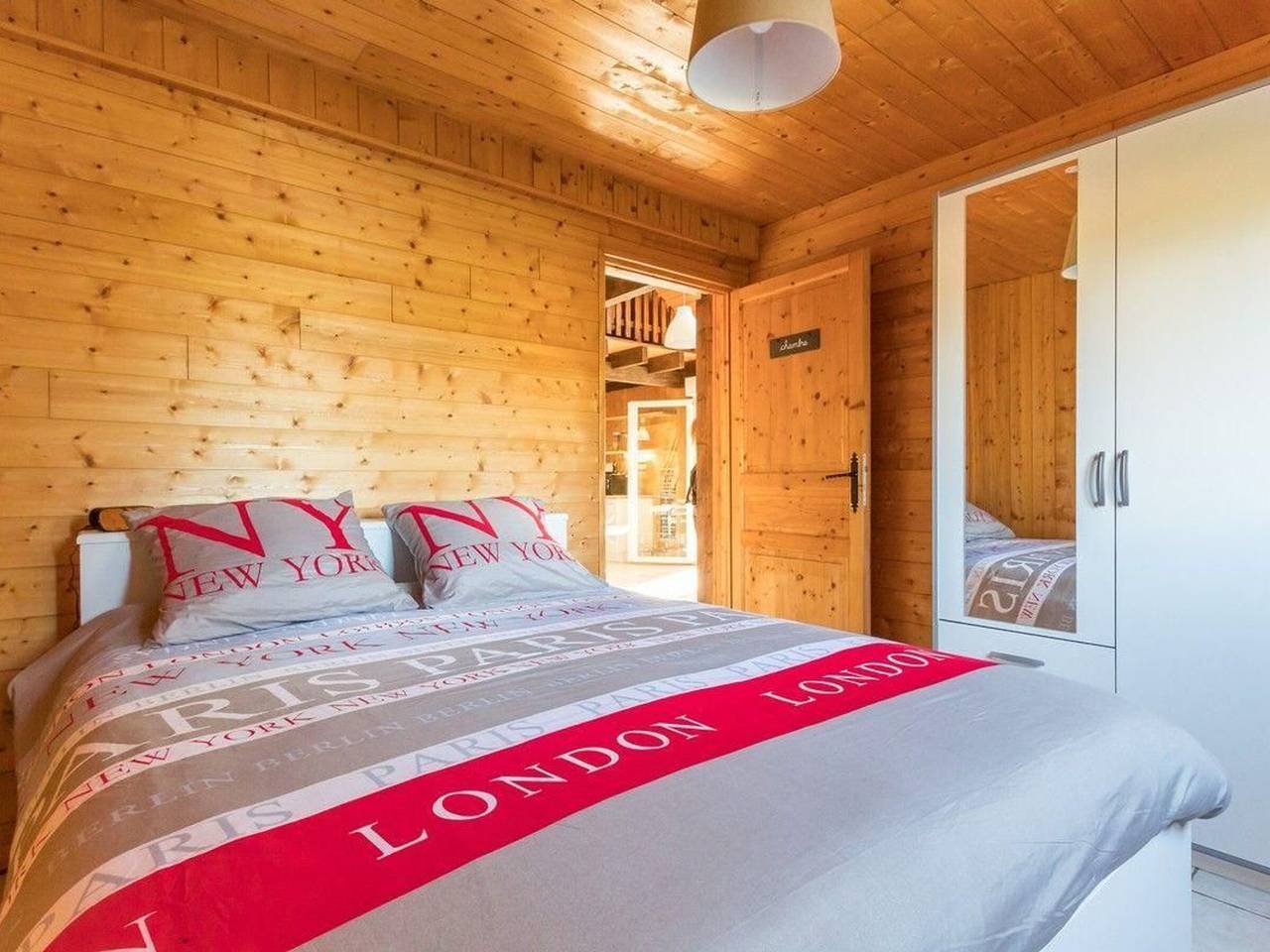 Encantadora casa de madera con piscina y se admiten mascotas in Alto Saona