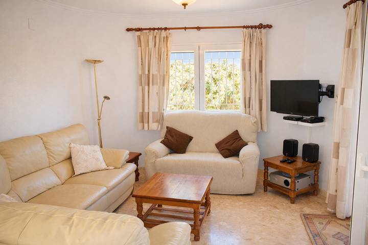 Chalet para 6 personas, con jardín además de piscina y balcón en Safor - 3
