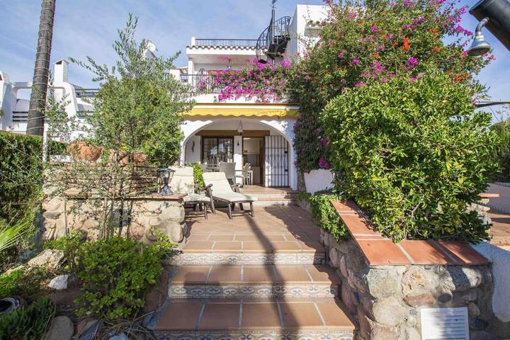 Ferienhaus für 6 Personen, mit Balkon und Terrasse sowie Garten und Pool in Montroig Bahia