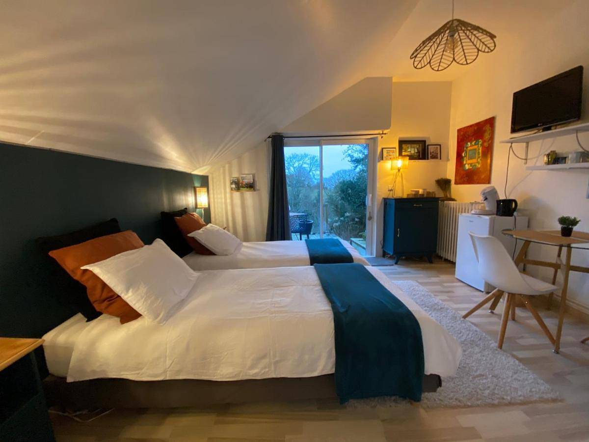 La chambre d hotes de marie indépendante et sa terrasse avec vue panoramique proche alpes mancelles in Sillé-le-Guillaume, Parc naturel régional Normandie-Maine