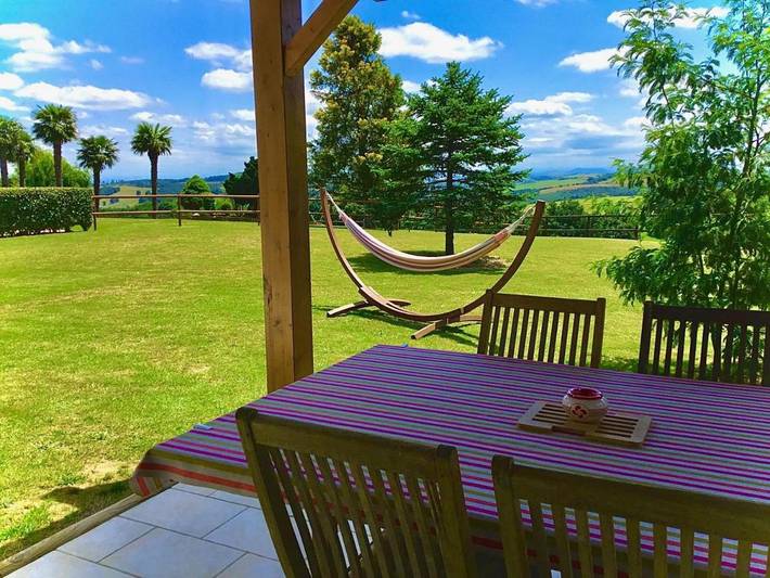 Location de vacances pour 3 personnes, avec jardin à Bardos