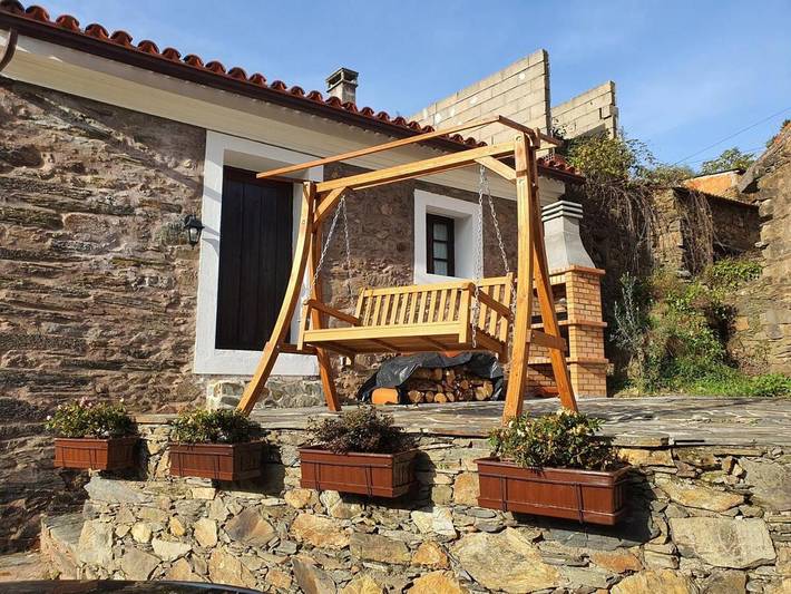 Location de vacances pour 8 personnes, avec Balcon et Terrasse ainsi que Jardin et Vue à Proença-a-Nova