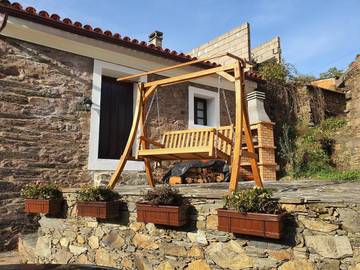 Gîte pour 8 personnes, avec jardin et vue, animaux acceptés à Proença-a-Nova