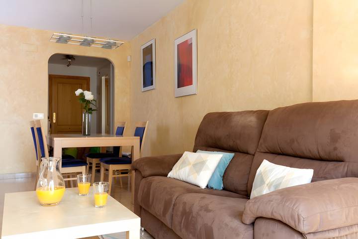 Apartamento entero, Apartamento 'Jardines De Playa Gandia' con piscina compartida, Wi-Fi y aire acondicionado. in Playa de Gandía, Costa de Valencia