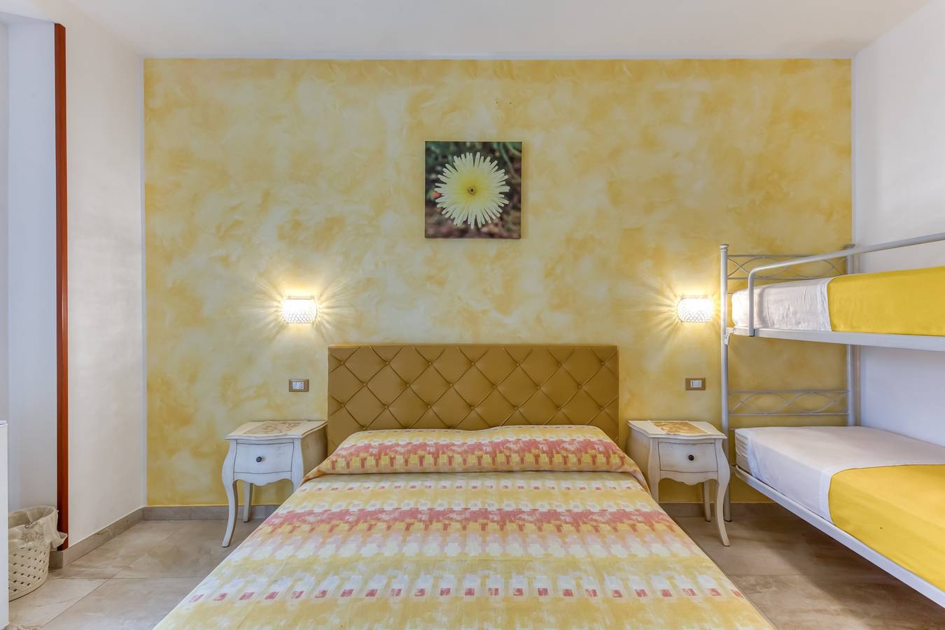 Bed and Breakfast 'Tallyho Calendula' con terrazza condivisa, Wi-Fi e aria condizionata in Salve, Golfo di Taranto