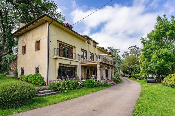 Casa rural para 14 personas, con Balcón y Jardín en Grado