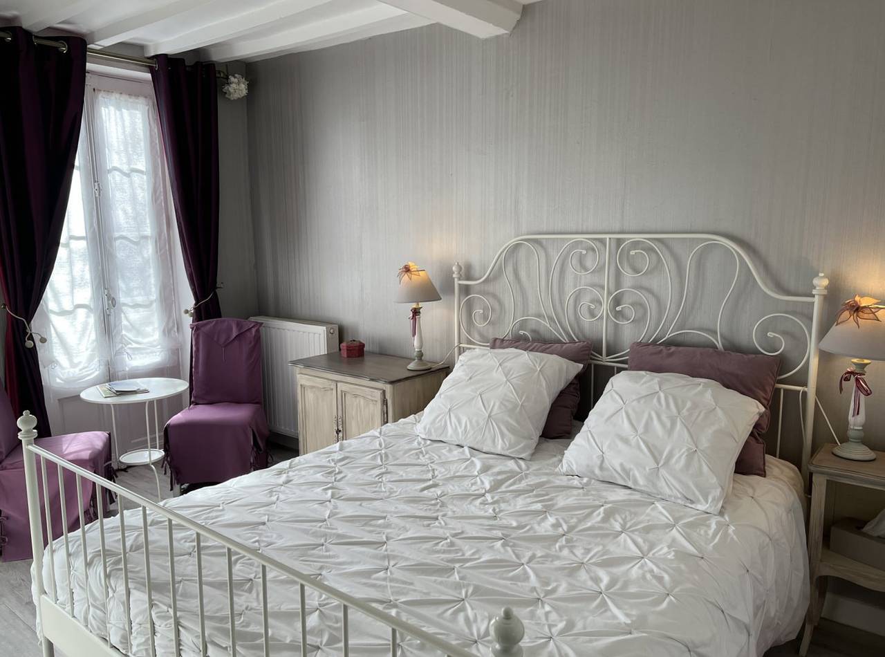 Le Clos Saint Jean - Omaha Beach - Chambre Hortensia in Sainte-Honorine-des-Pertes, Région de Bayeux