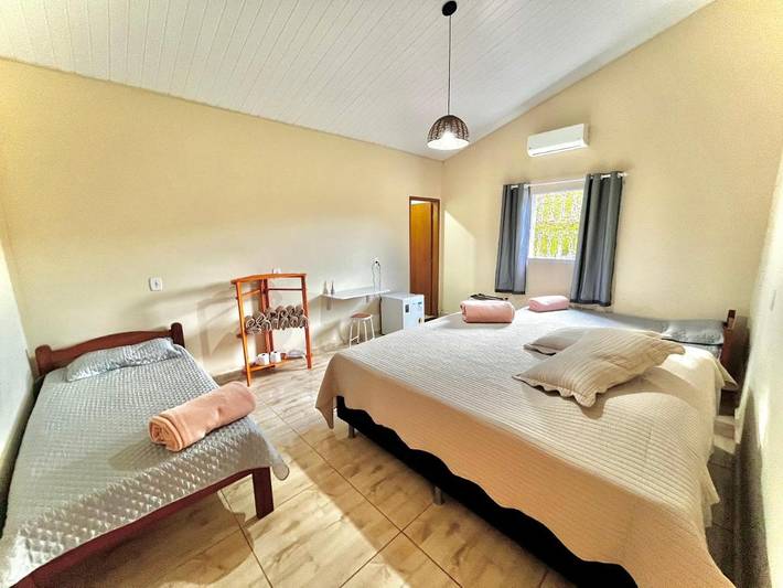 Pousadas para 2 pessoas, com jardim e vista e ainda terraço, com animais de estimação em Delfinópolis