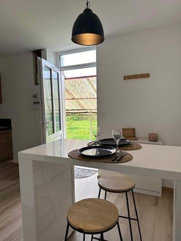 Gîte pour 2 personnes, avec jardin ainsi que vue et terrasse à Le Creusot - 2